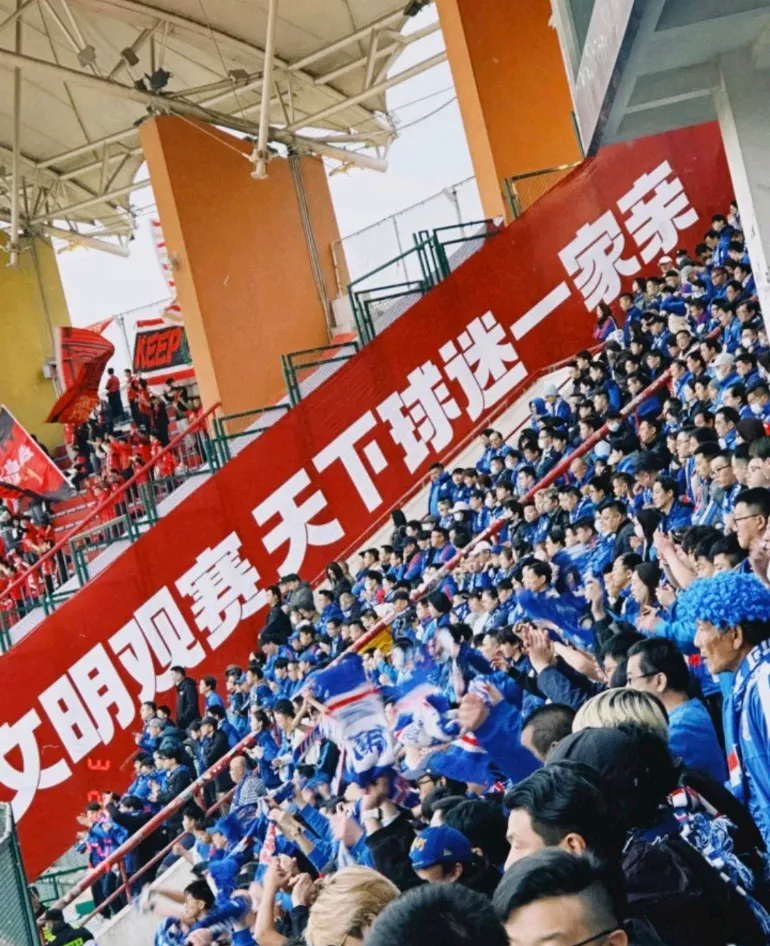 包含上海久事训练开放日，冲刺阶段迎来里程碑引欢呼，CBA季后赛在即，球队文化再被提及的词条