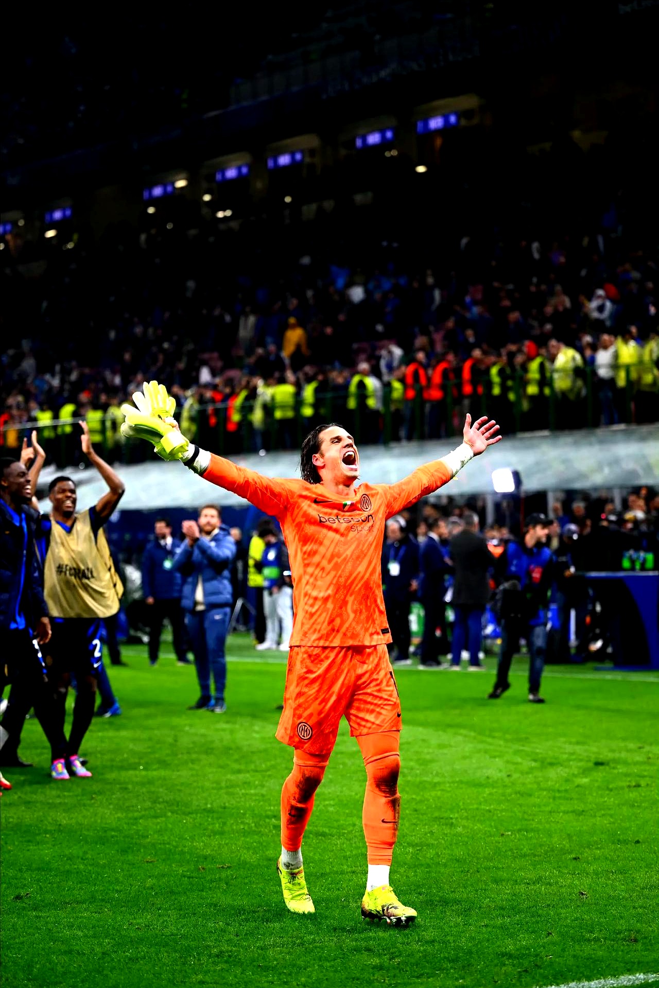 国际米兰迎足总杯关键赛；转会期防线松动；引发热议；球探报告显示潜力的简单介绍