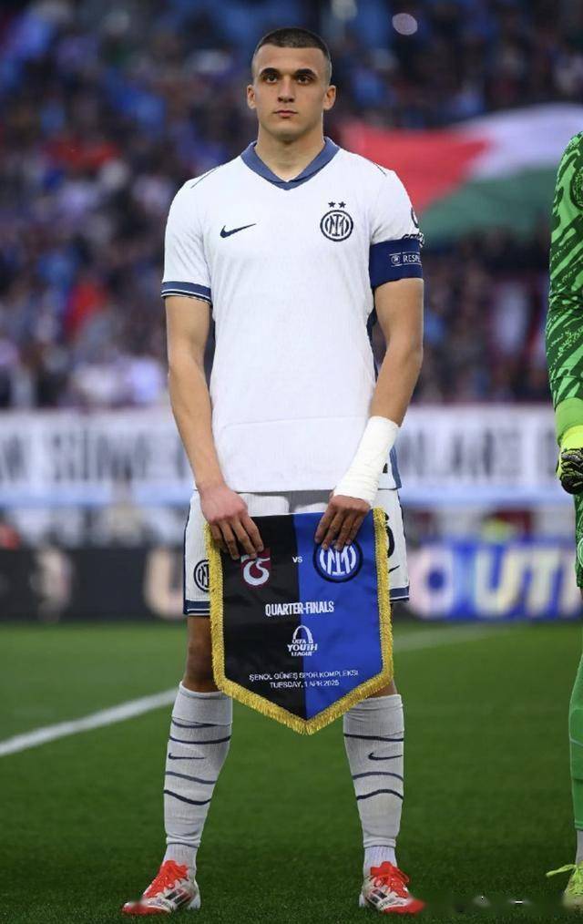 国际米兰迎足总杯关键赛；转会期防线松动；引发热议；球探报告显示潜力的简单介绍