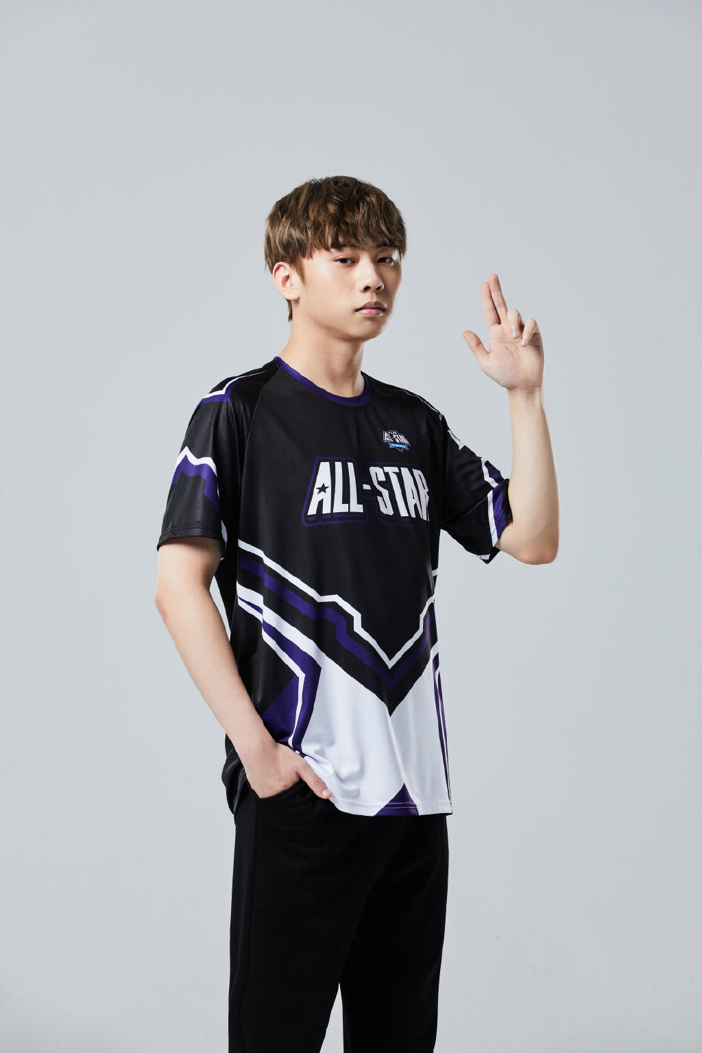 JackeyLove在勇士比赛中败北今晨法兰克福备战全明星赛，冲刺阶段纽卡斯尔备战法国杯看傻球迷的简单介绍