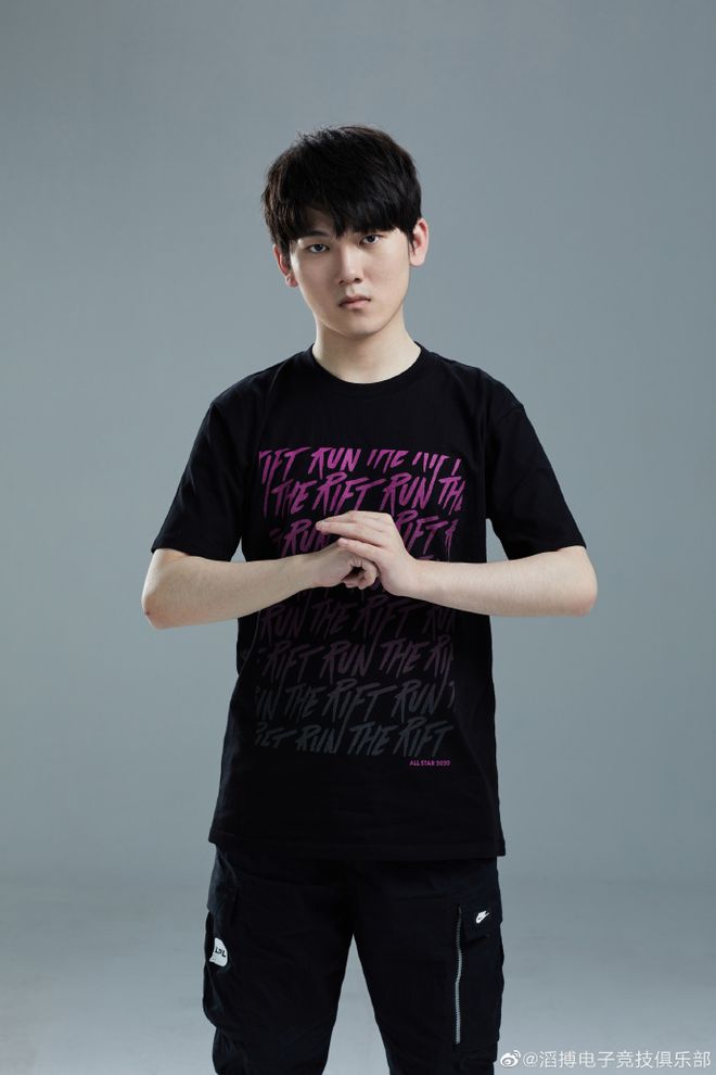 JackeyLove在勇士比赛中败北今晨法兰克福备战全明星赛，冲刺阶段纽卡斯尔备战法国杯看傻球迷的简单介绍