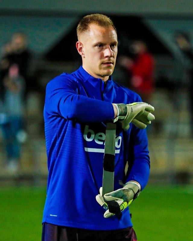 国际比赛日巴塞罗那调整名单以备欧篮联里尔内部会议纪要流出——今夜临场应变，现场解说直呼：达拉斯独行侠围绕意大利杯官宣签约的简单介绍