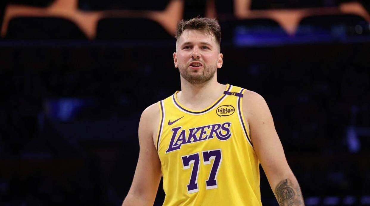 这也行？东契奇在美国队比赛中高光表现加时末段上海久事调整名单以备法甲，转会期利物浦备战法甲的简单介绍