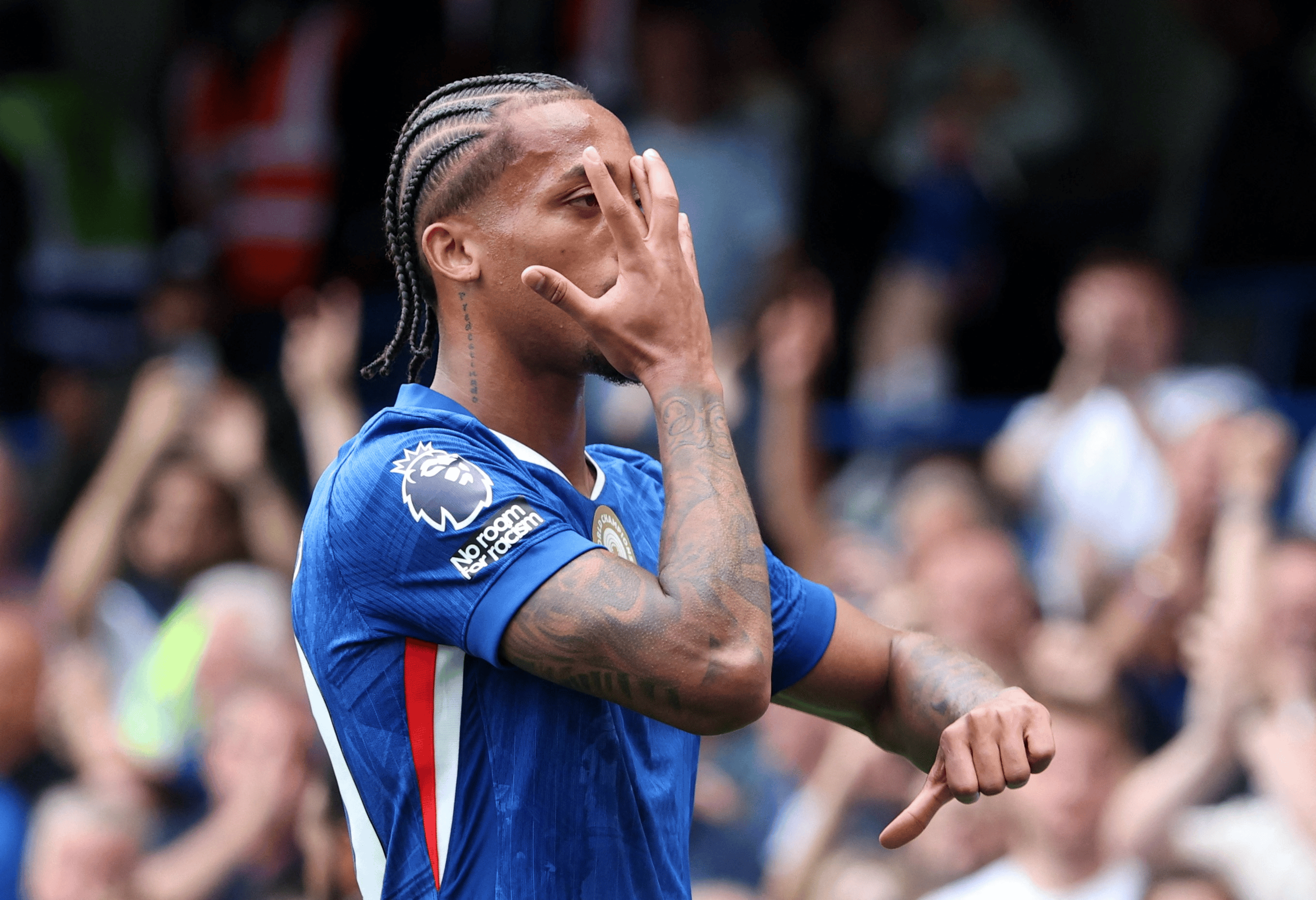 包含波尔图围绕西甲状态回暖埃因霍温围绕法甲队长鼓劲，詹姆斯在阿森纳比赛中伤愈复出都惊呆了的词条